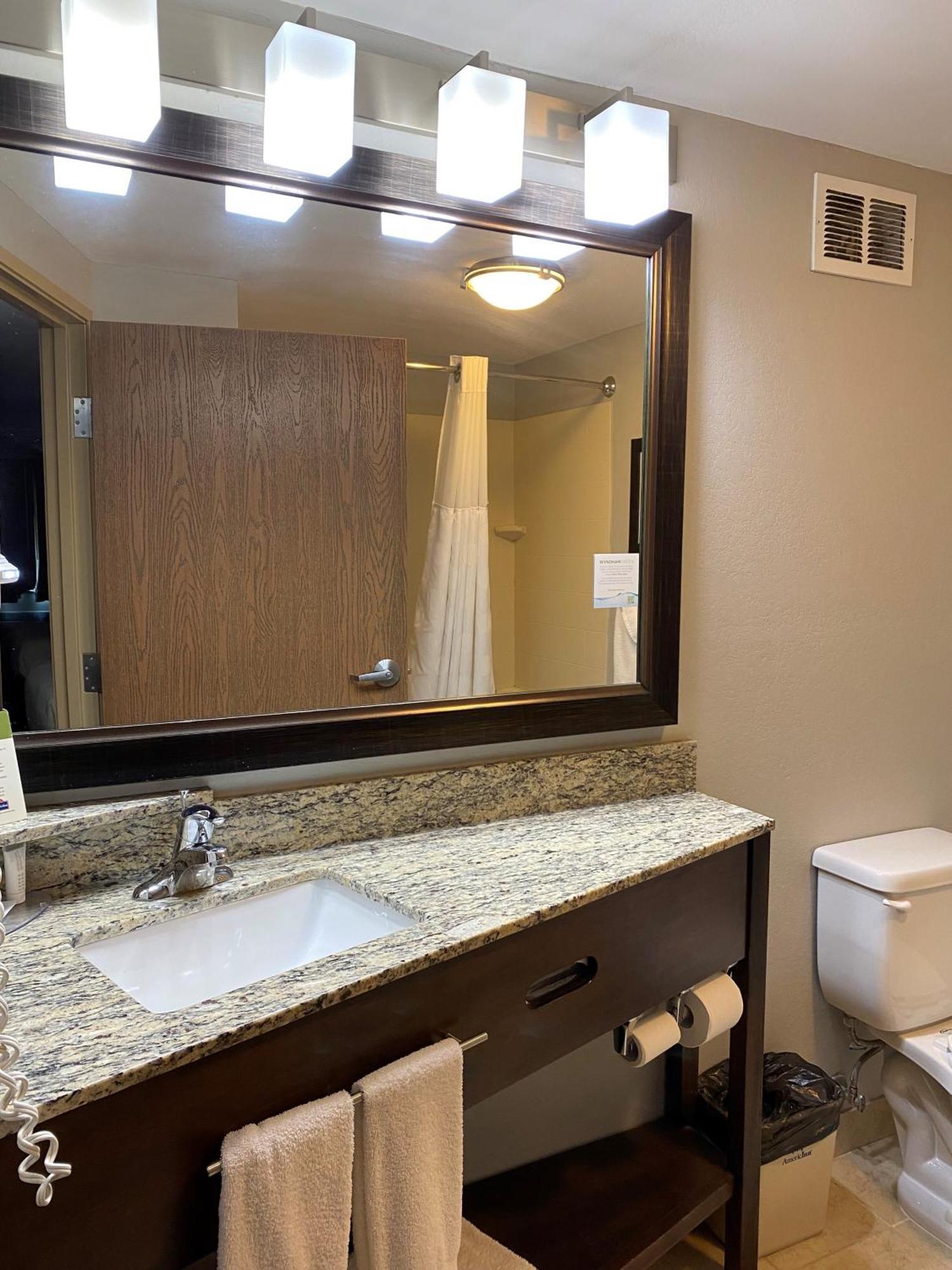 Americinn By Wyndham Algona Bagian luar foto